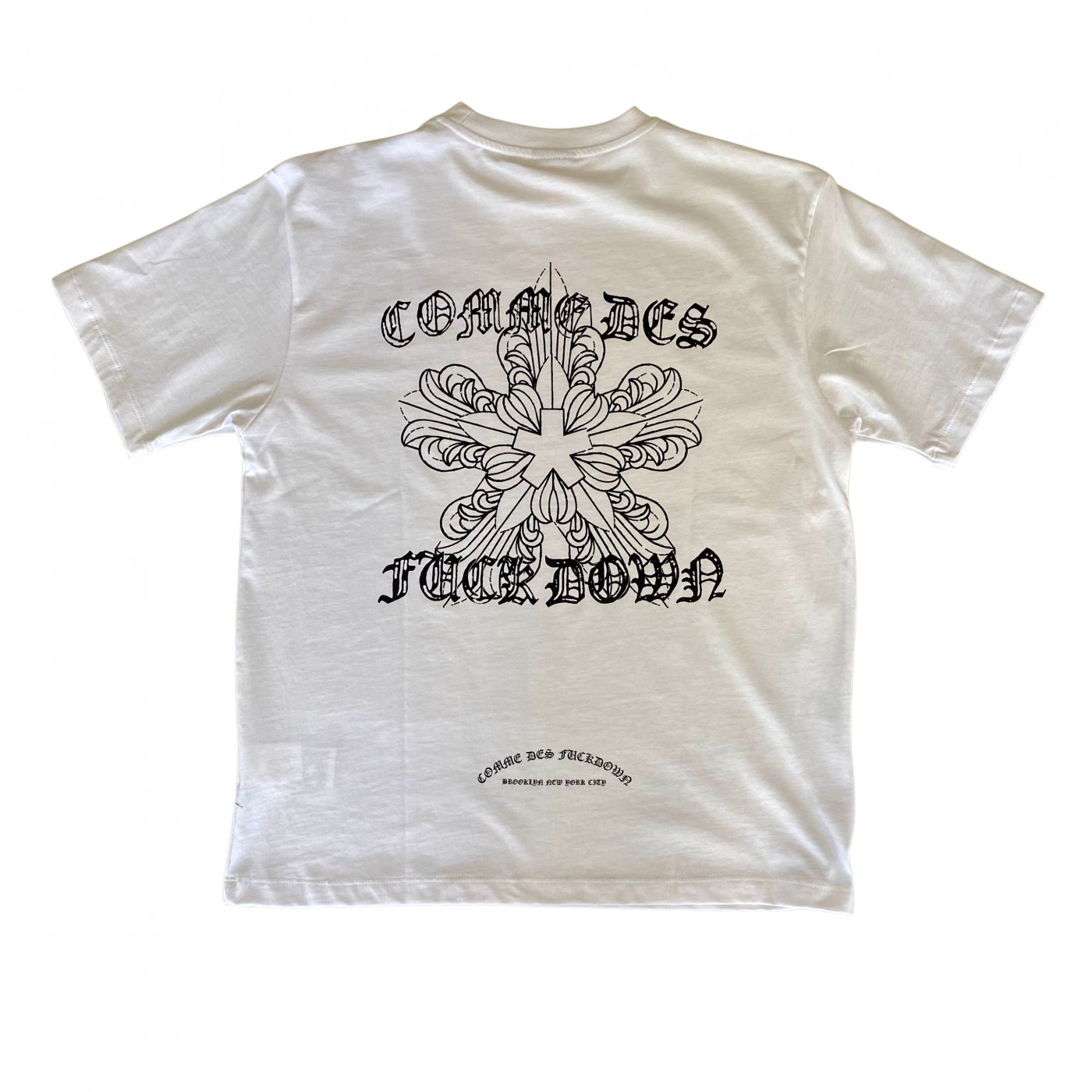 Camiseta CFABM01833 Comme des Fuckdown White