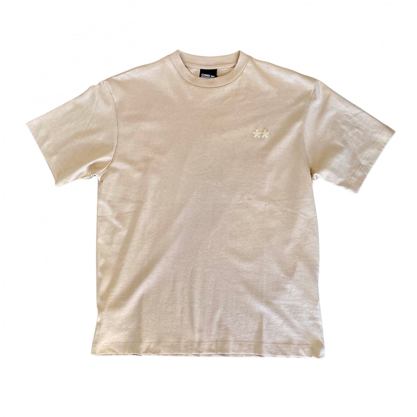 Camiseta CFABM01733 Comme des Fuckdown Beige
